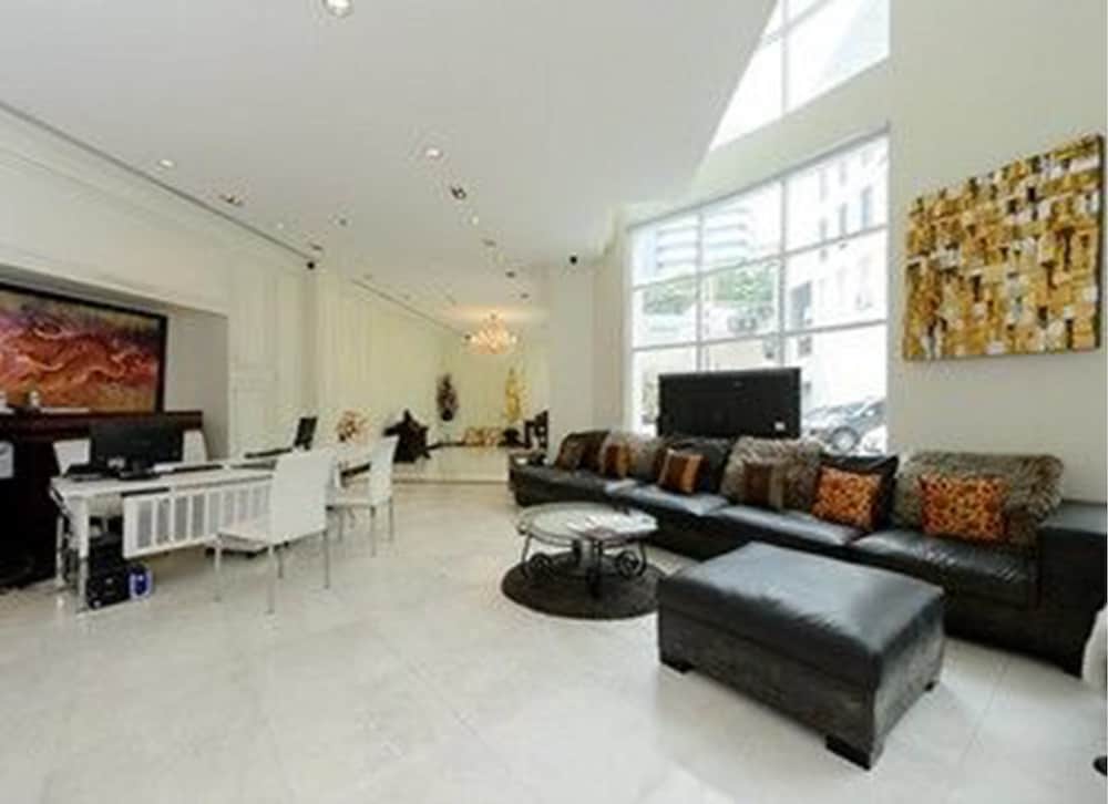 The Bless Hotel And Residence 66/80