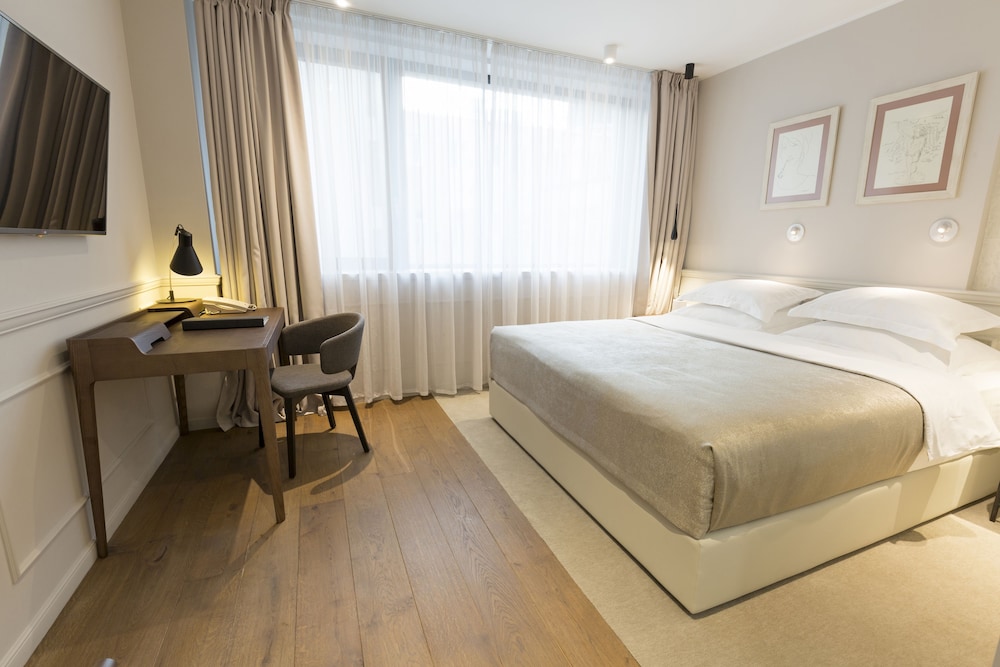 SUPERIOR, DOUBLE BED
