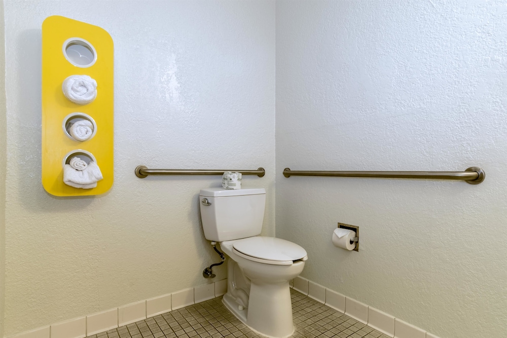 Motel6 Anaheim, CA - Fullerton East 54/59