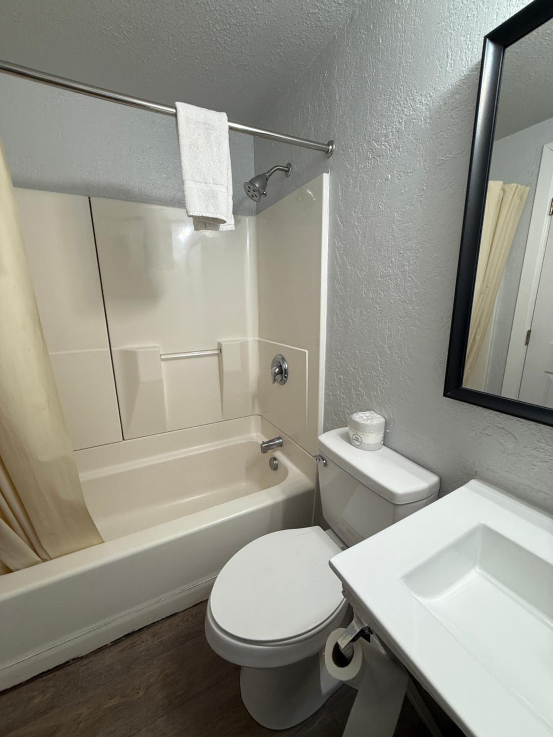 غرفة كلاسيكية ثلاثية، Budget Inn Bend by OYO 3/6