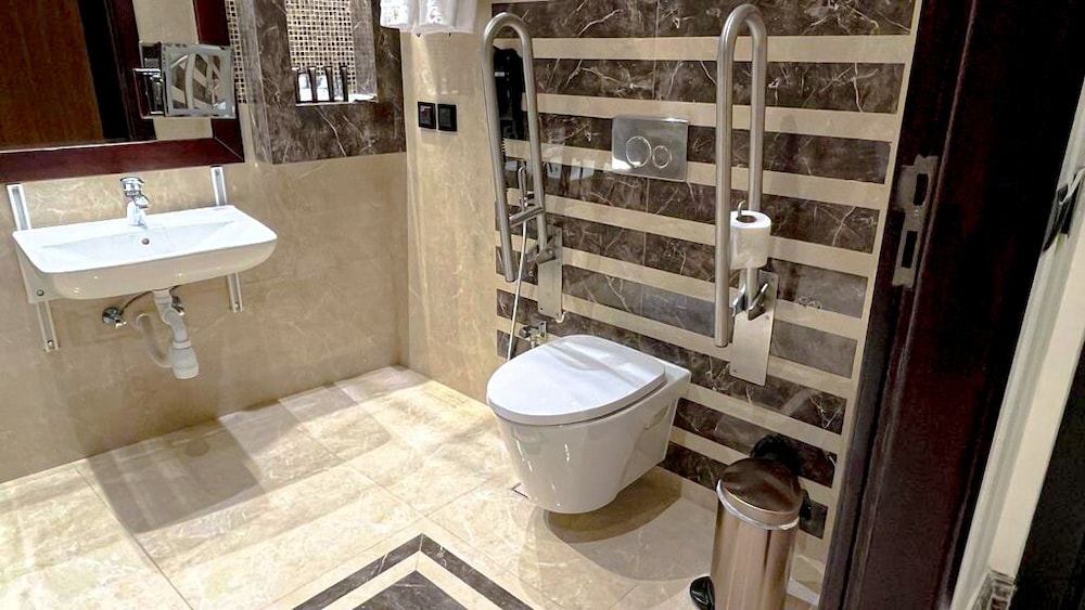 فندق بيات(Bayat Hotel) 62/65