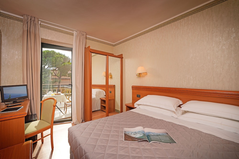 Du Lac Hotel 18/69