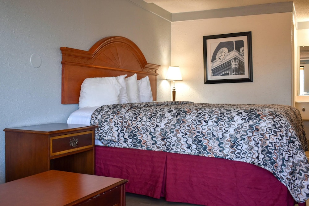 غرفة قياسية بسرير كينج لذوي الإعاقة، Rodeway Inn Auburn Hills - Detroit 6/10