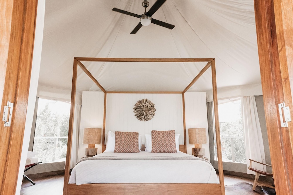SAFARI, TENT, KING BED