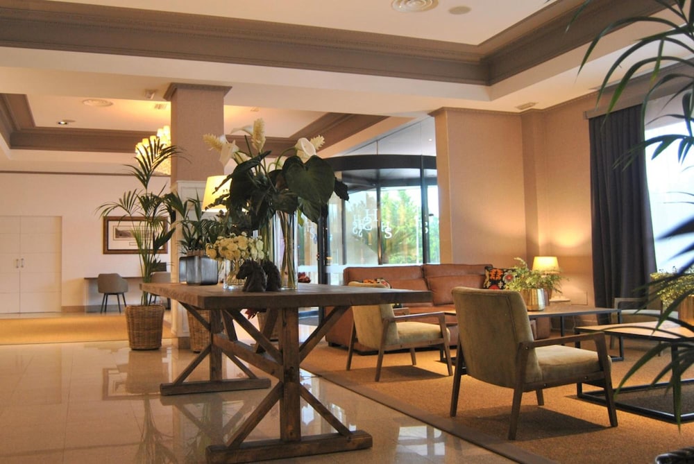 Hotel Santiago Leon 47/50