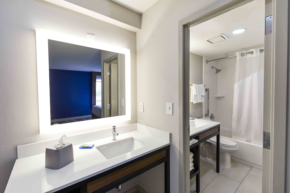 Holiday Inn Express Nashville Downtown 18/67