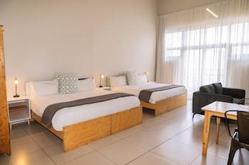 Basic, Quadruple, King Bed, City View, 2 Bathrooms