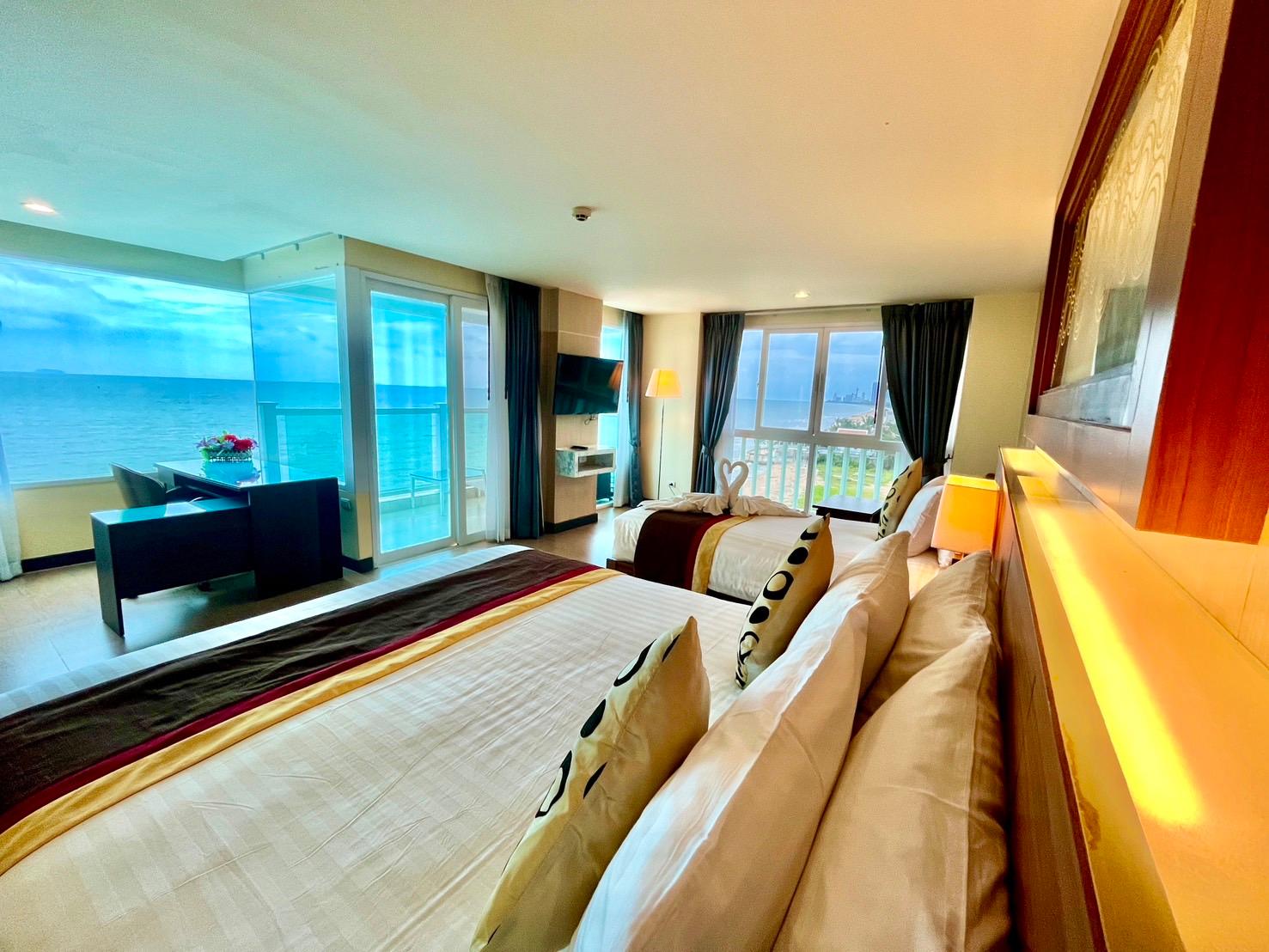 Room, King Bed, Beach Front, Sea View