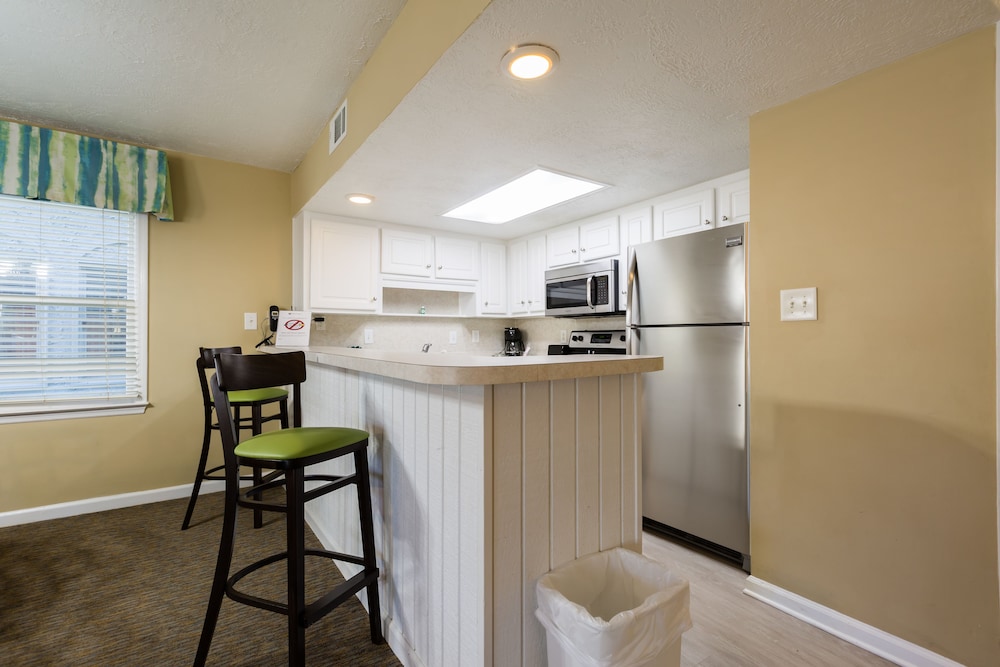 Country Club Villas 6/67