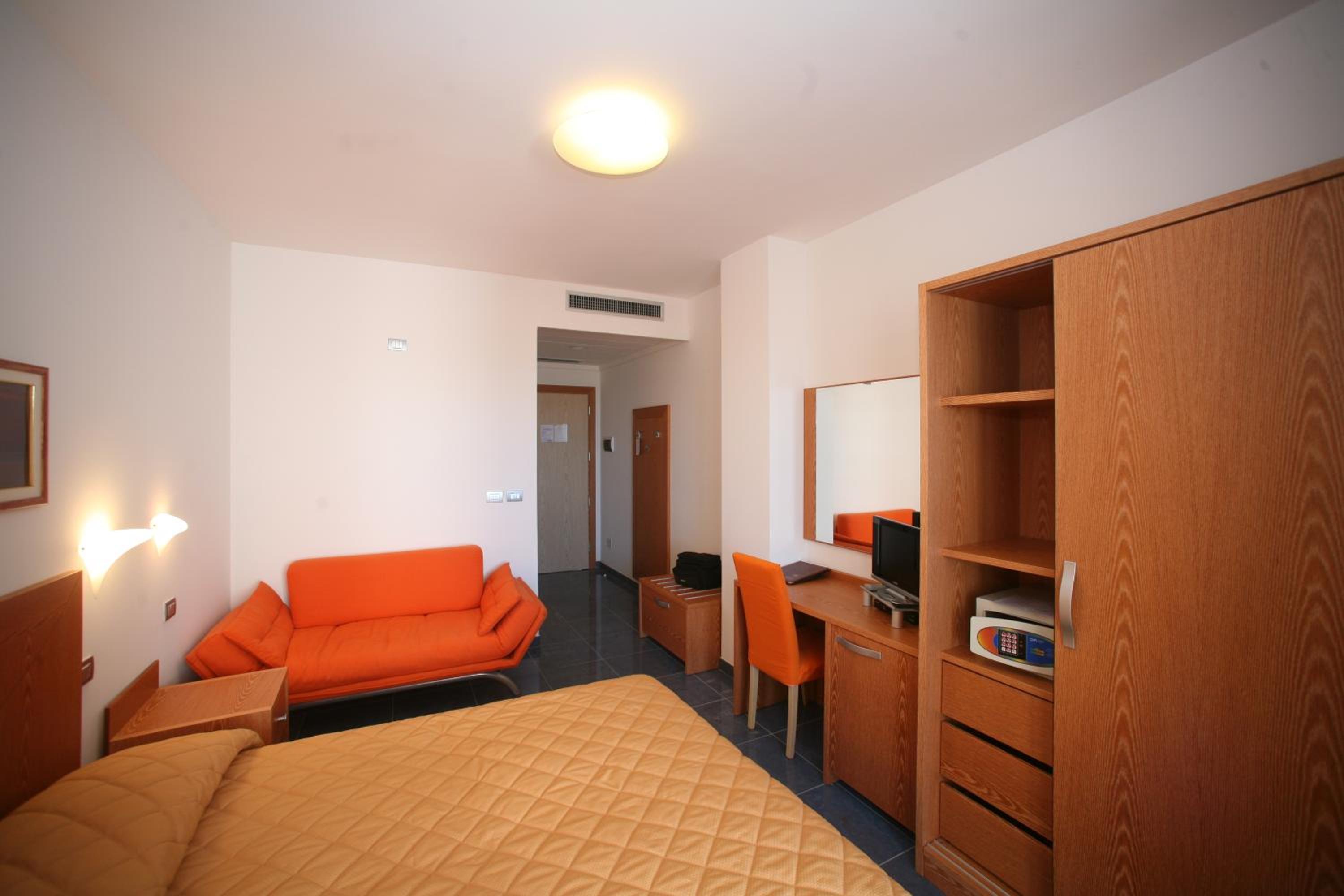 Hotel Yria 10/24