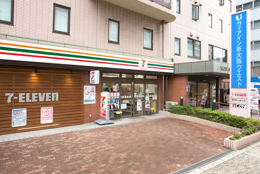 ヴィアイン新大阪ウエスト 写真1