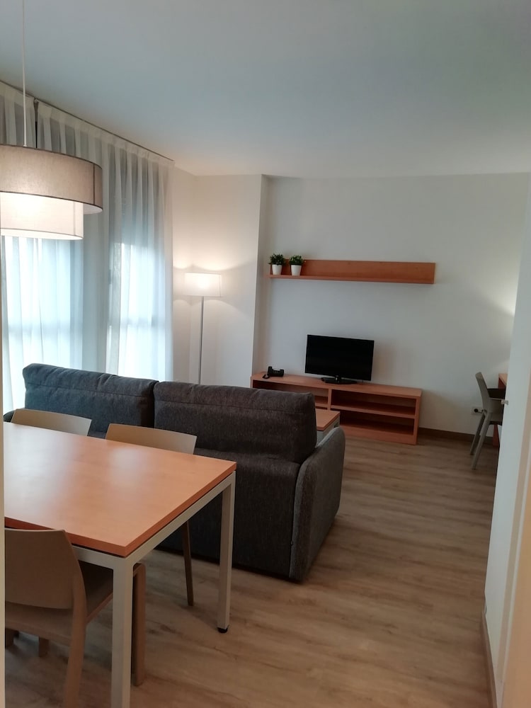 Aura Park Aparthotel 59/69