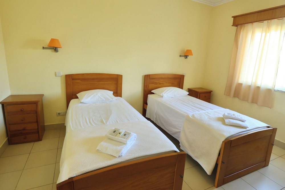 Room, Twin Beds
