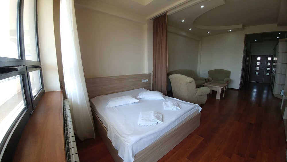 DELUXE, DOUBLE BED, BALCONY