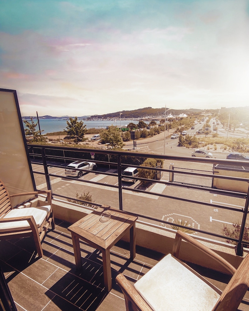 RIVES D'OR HOTEL 7/70