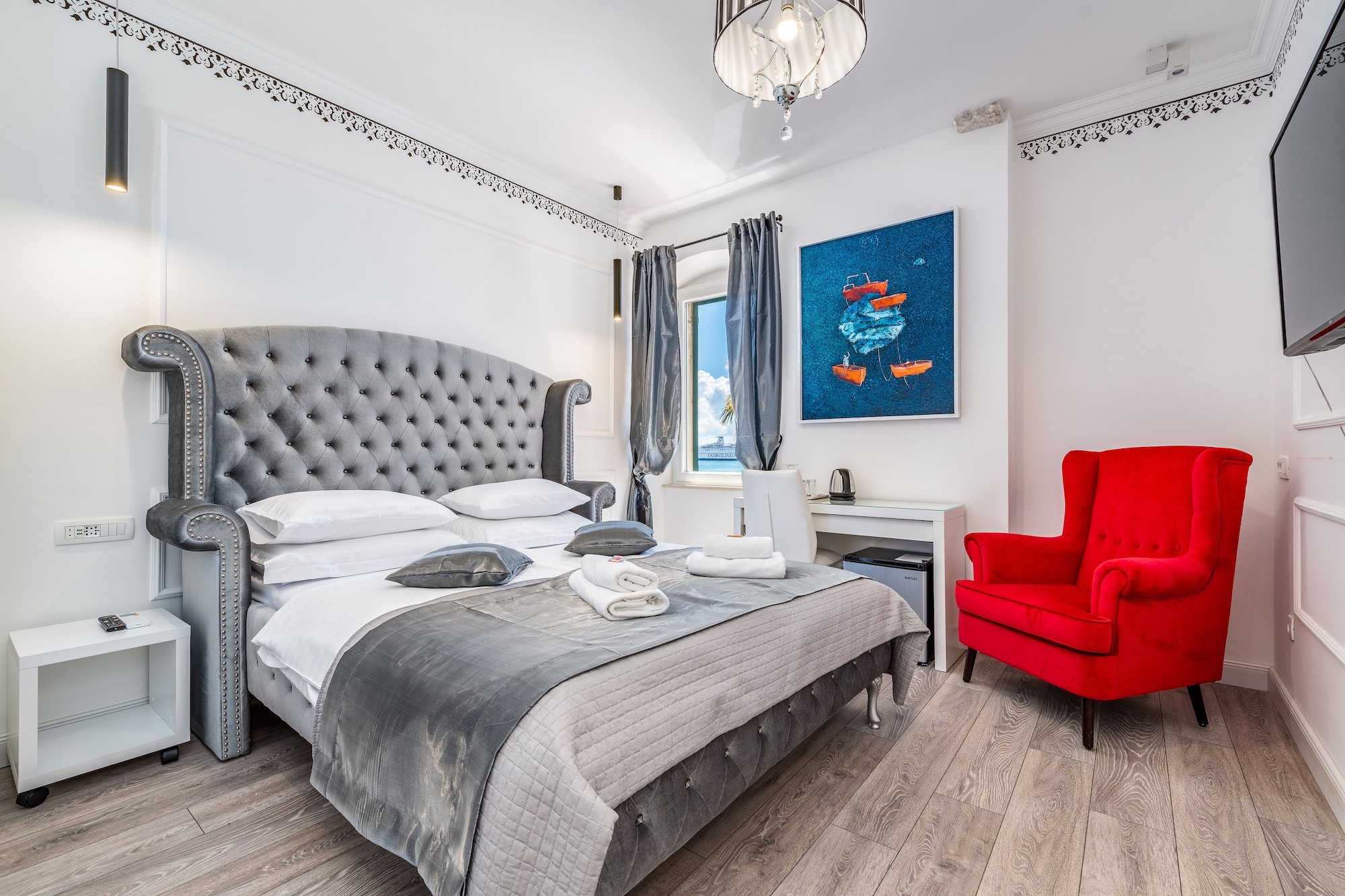 Deluxe, Queen Bed, Partial Sea View, Promenade View، Galeria Valeria Seaside Downtown - MAG Quaint & Elegant Boutique Hotels 3/10