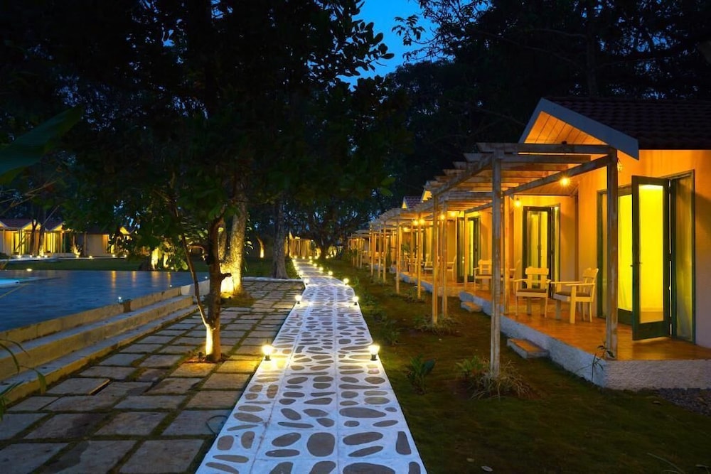 Blu Resorts 18/24