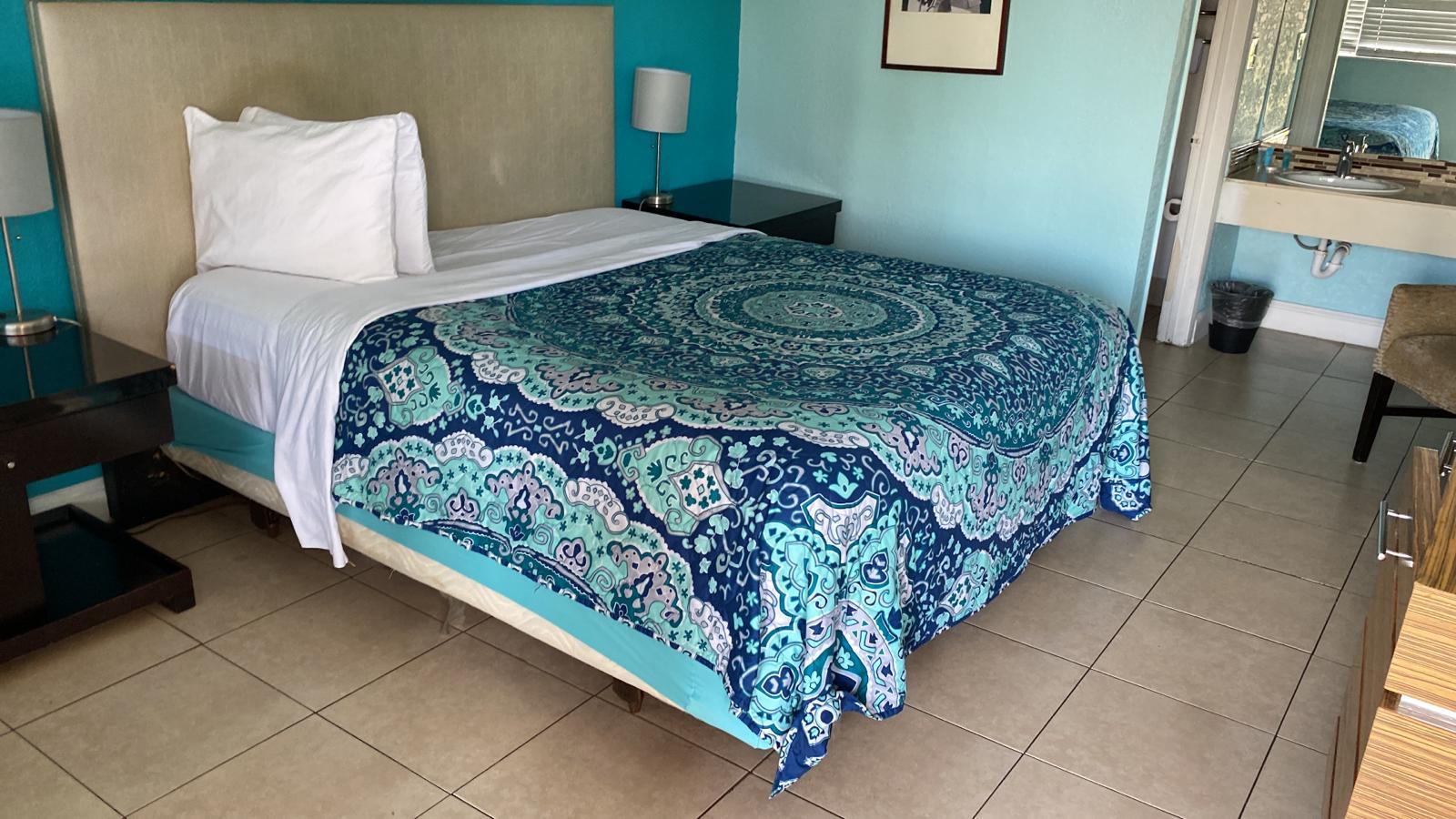 Connecting, King Bed