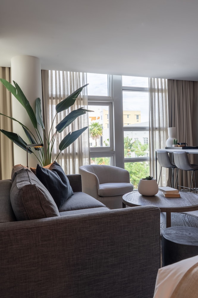 Nassau Suite Hotel 30/50