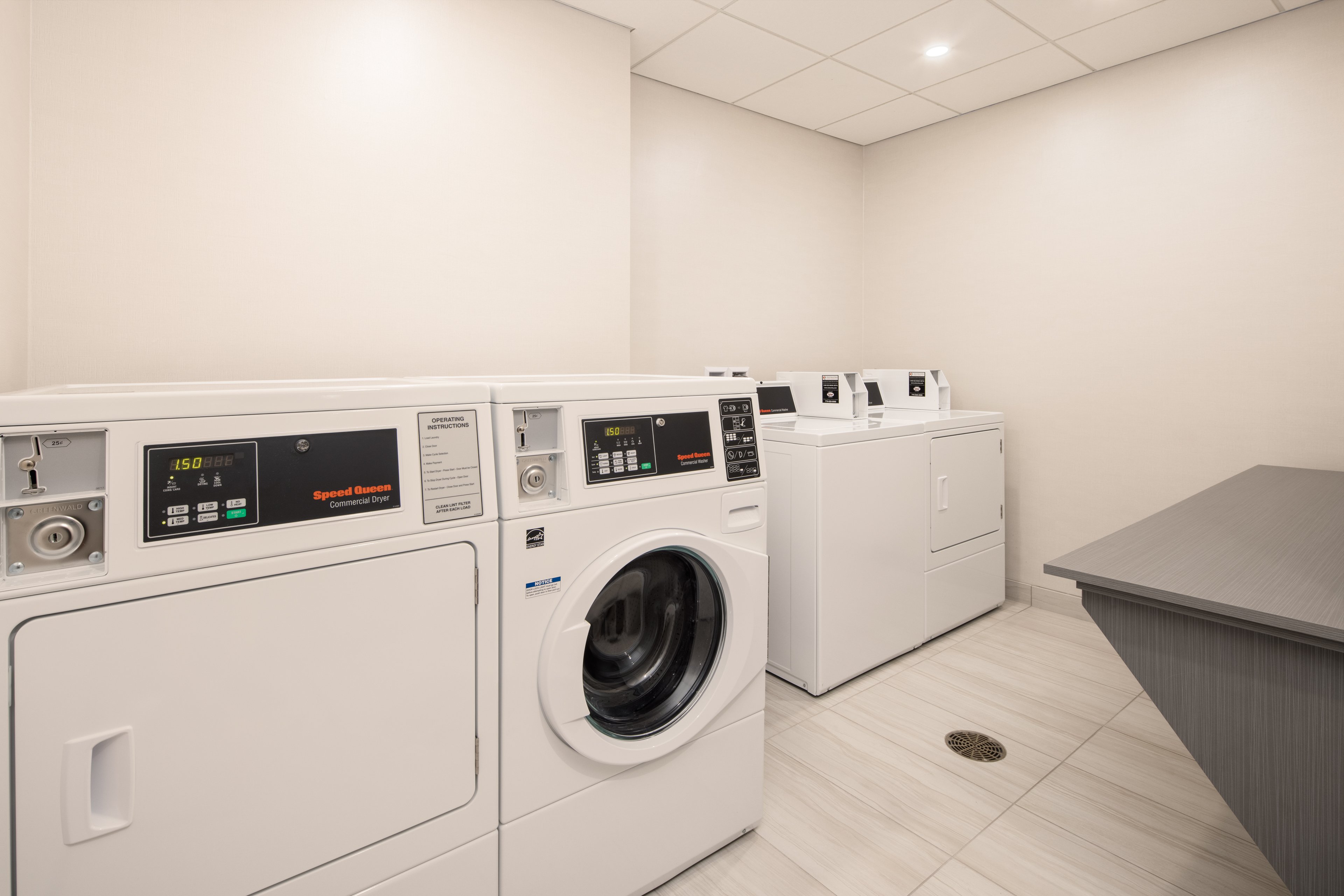 Holiday Inn Express & Suites Ft Myers Beach-Sanibel Gateway 13/23