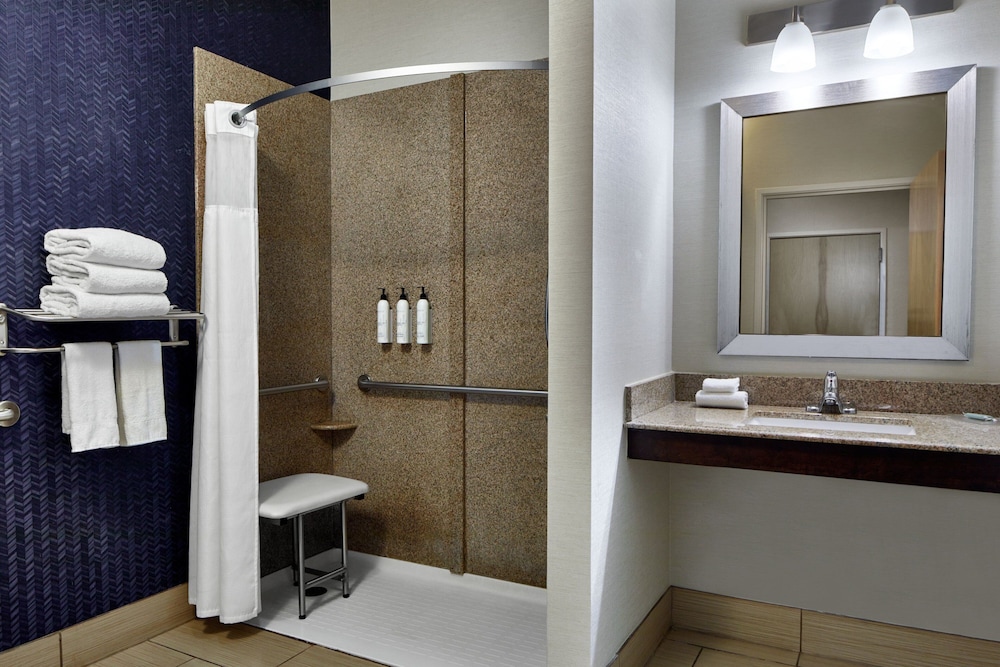Fairfield Inn and Suites Gainesville 33/34