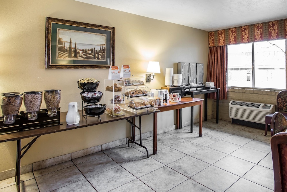 Econo Lodge Downtown Salt Lake 36/42