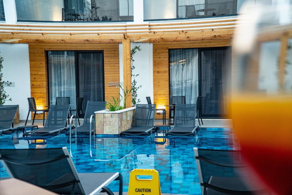 L HOTEL SARIGERME 20/48