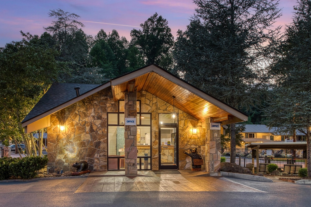 Best Western Johnson's Inn Downtown Gatlinburg 2/62