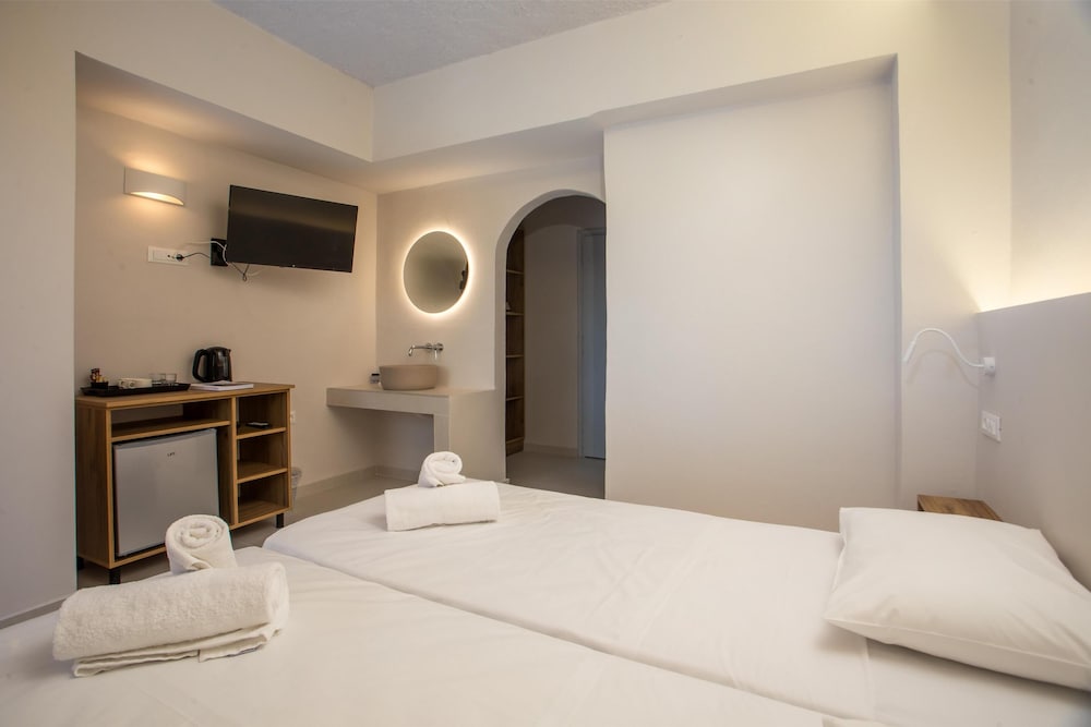 DELUXE, DOUBLE BED