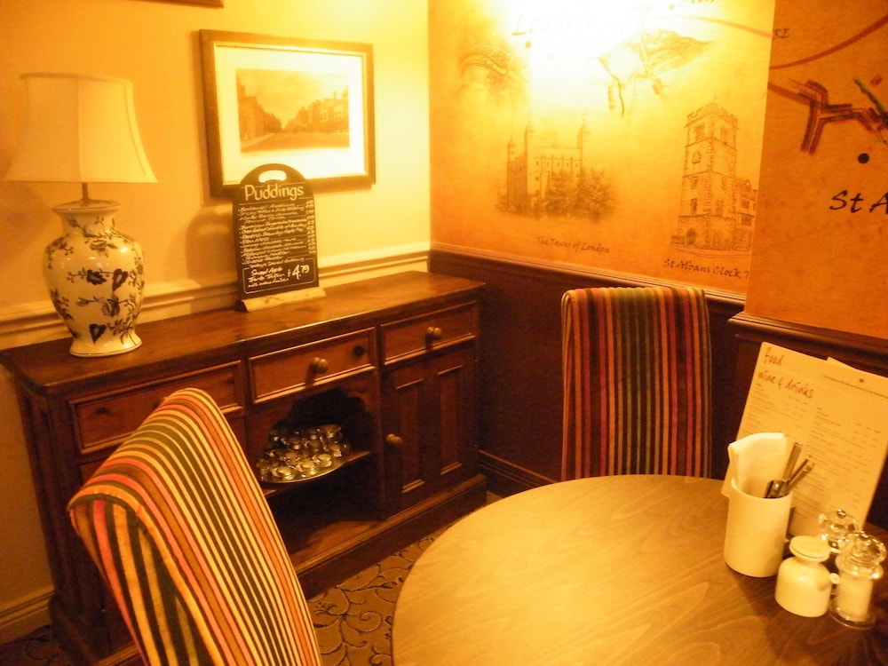 Saracen's Head Hotel 32/39