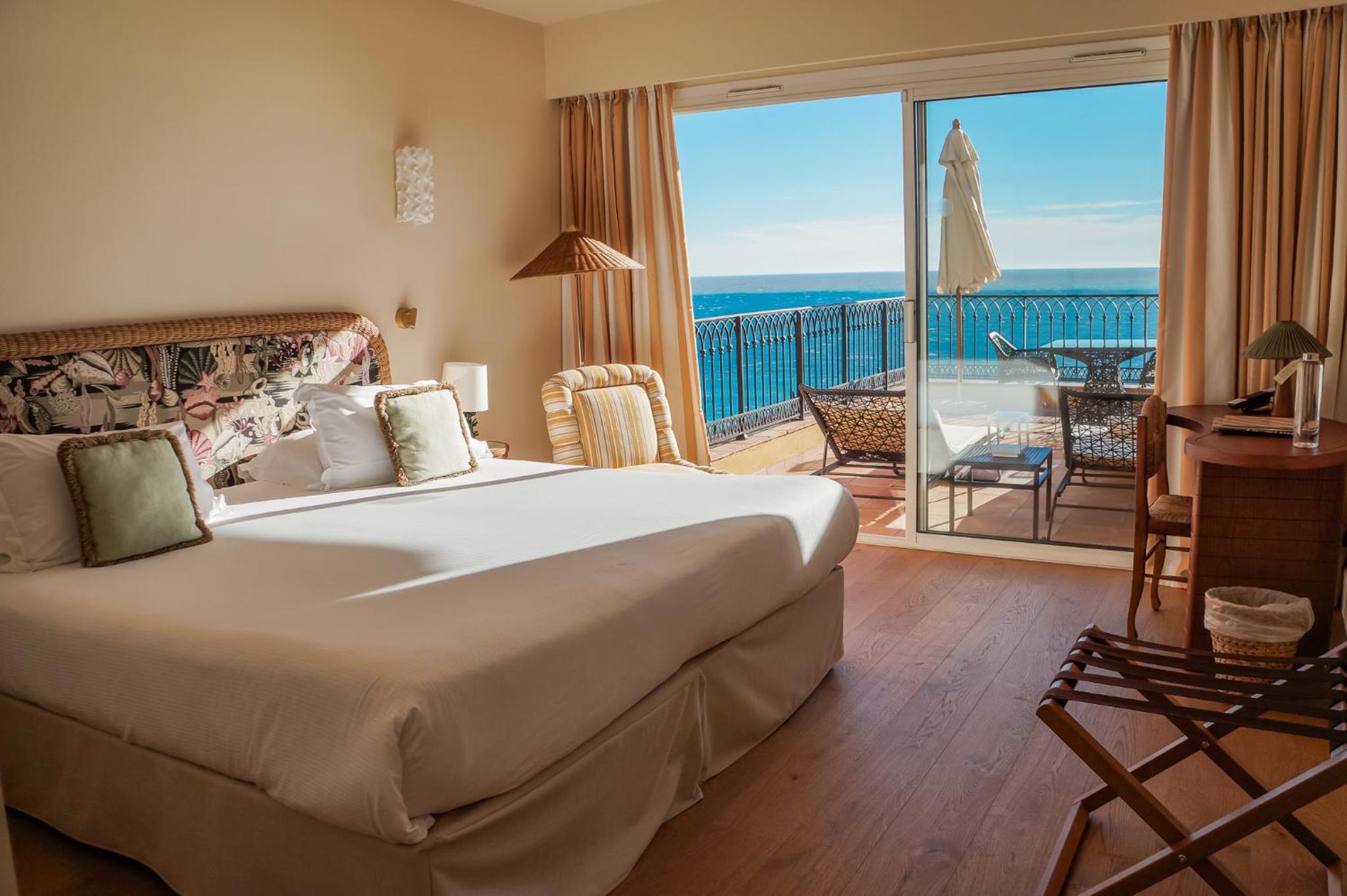 Deluxe, Queen Bed, Full Sea View
