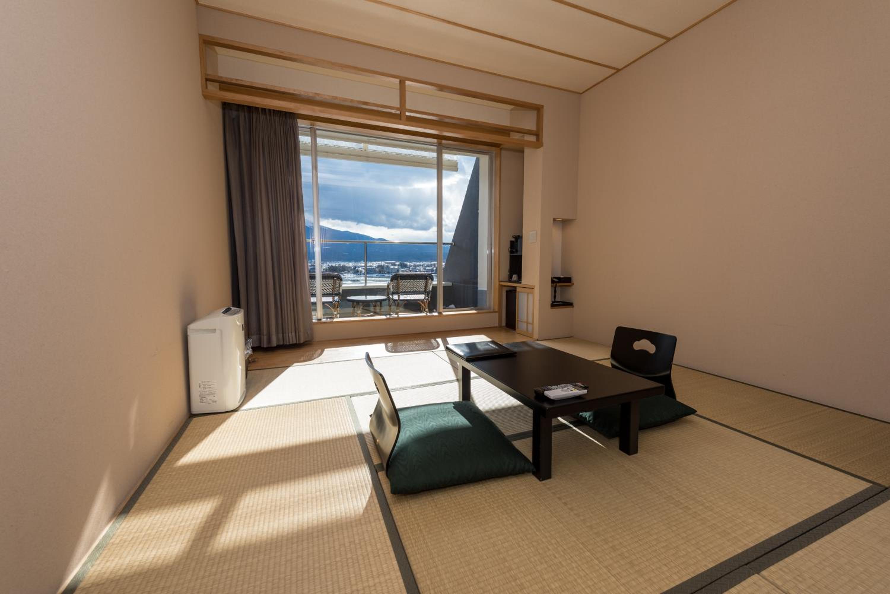 Japanese, Mountain, 2 Futon Beds, Lake View, Balcony