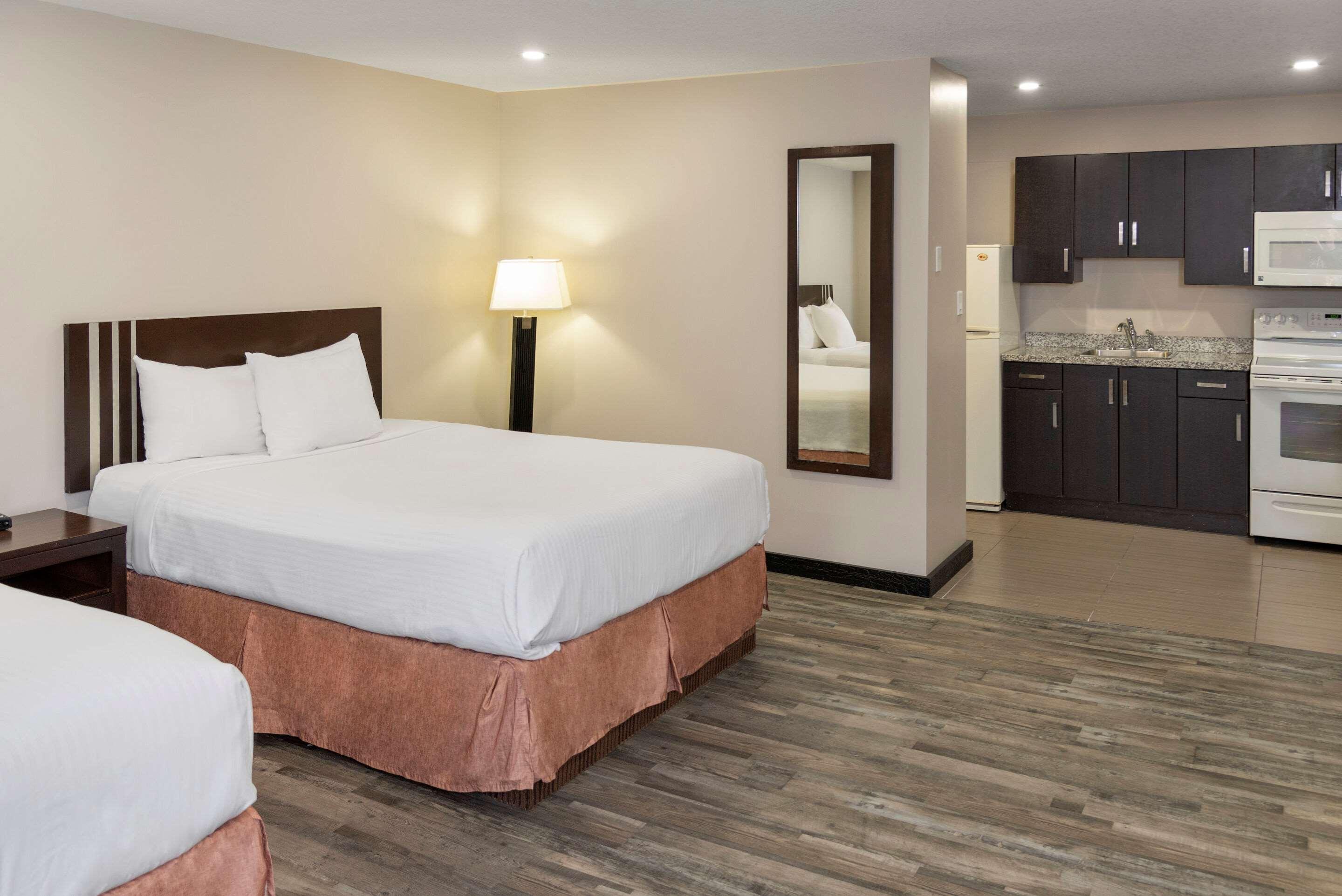Efficiency, 2 Queen Beds