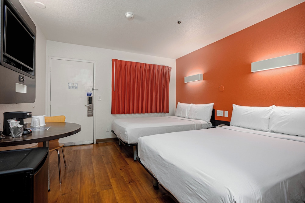 Motel6 Carlsbad, CA Beach 21/50