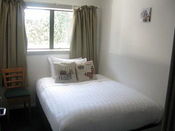 Budget, Shared Bathroom