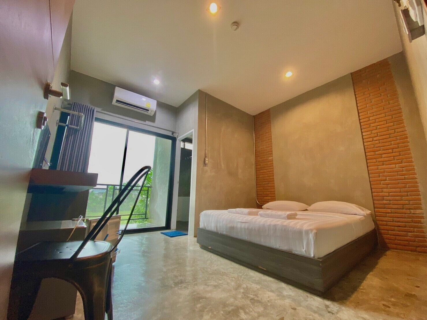 LOFT, SUPERIOR, QUEEN BED