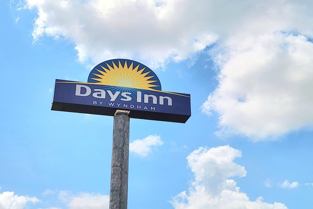 Days Inn by Wyndham Navasota 54/60