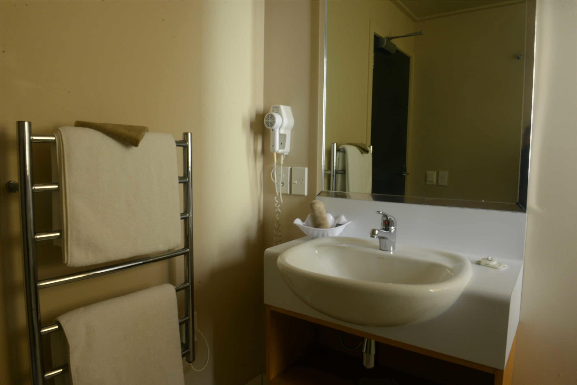 STUDIO, APARTMENT, QUEEN BED, SOFA