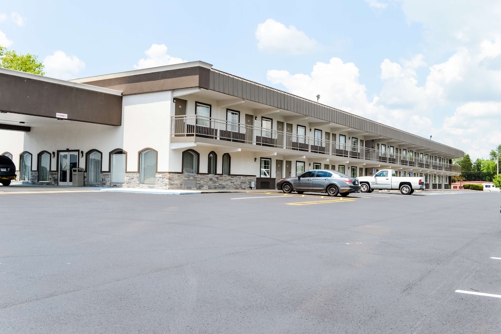 Surestay Hotel By Best Western Bowling Green North 1/25