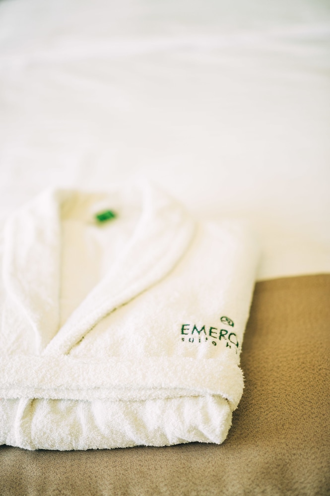 Emerald Suite Hotel 18/37