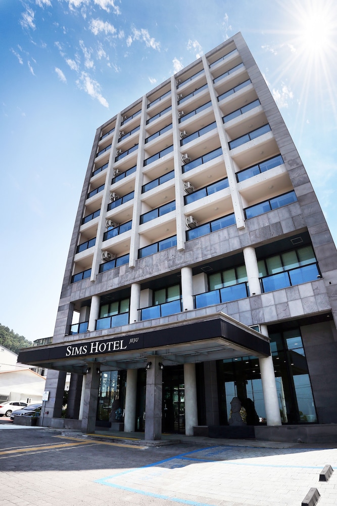 Sims Hotel 5/48