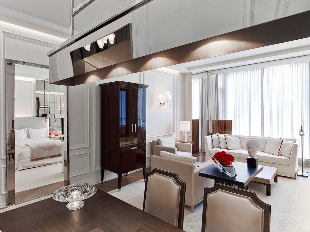 Baccarat Hotel And Residences New York 37/47