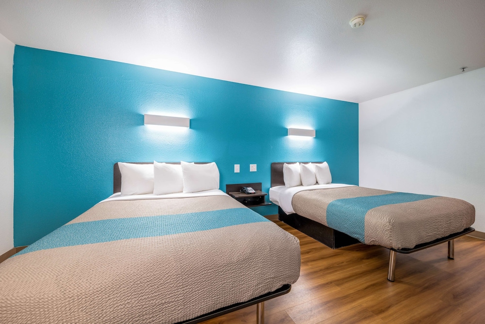 Motel6 Decatur, TX 13/39