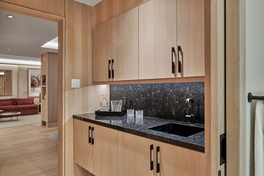 Hilton Toronto Airport Hotel & Suites 8/79