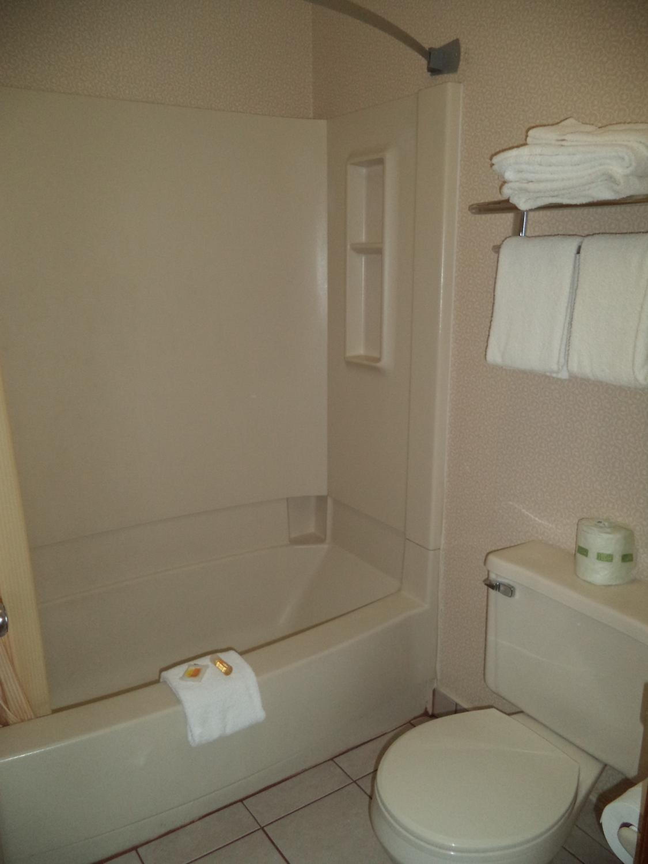 جناح استوديو بسريرين مزدوجين مع أريكة، Days Inn By Wyndham Maumee/Toledo 5/7