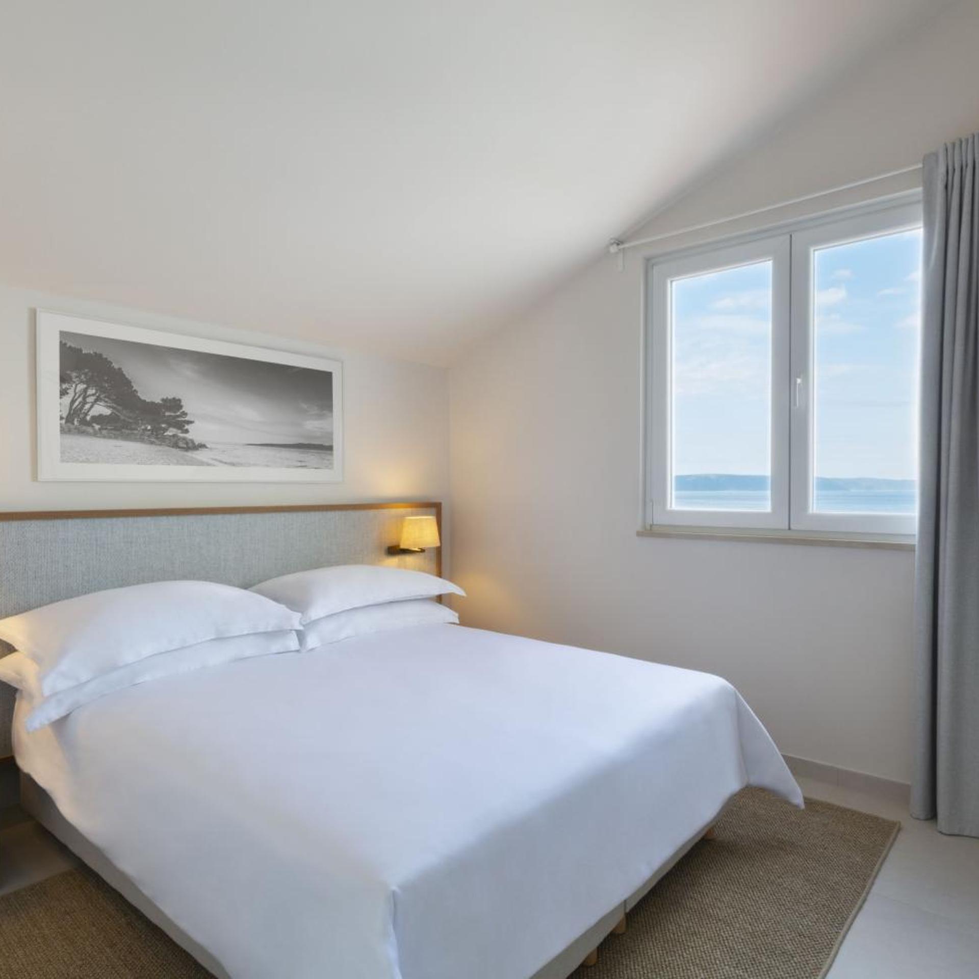 Junior Suite, Side Sea View, Balcony