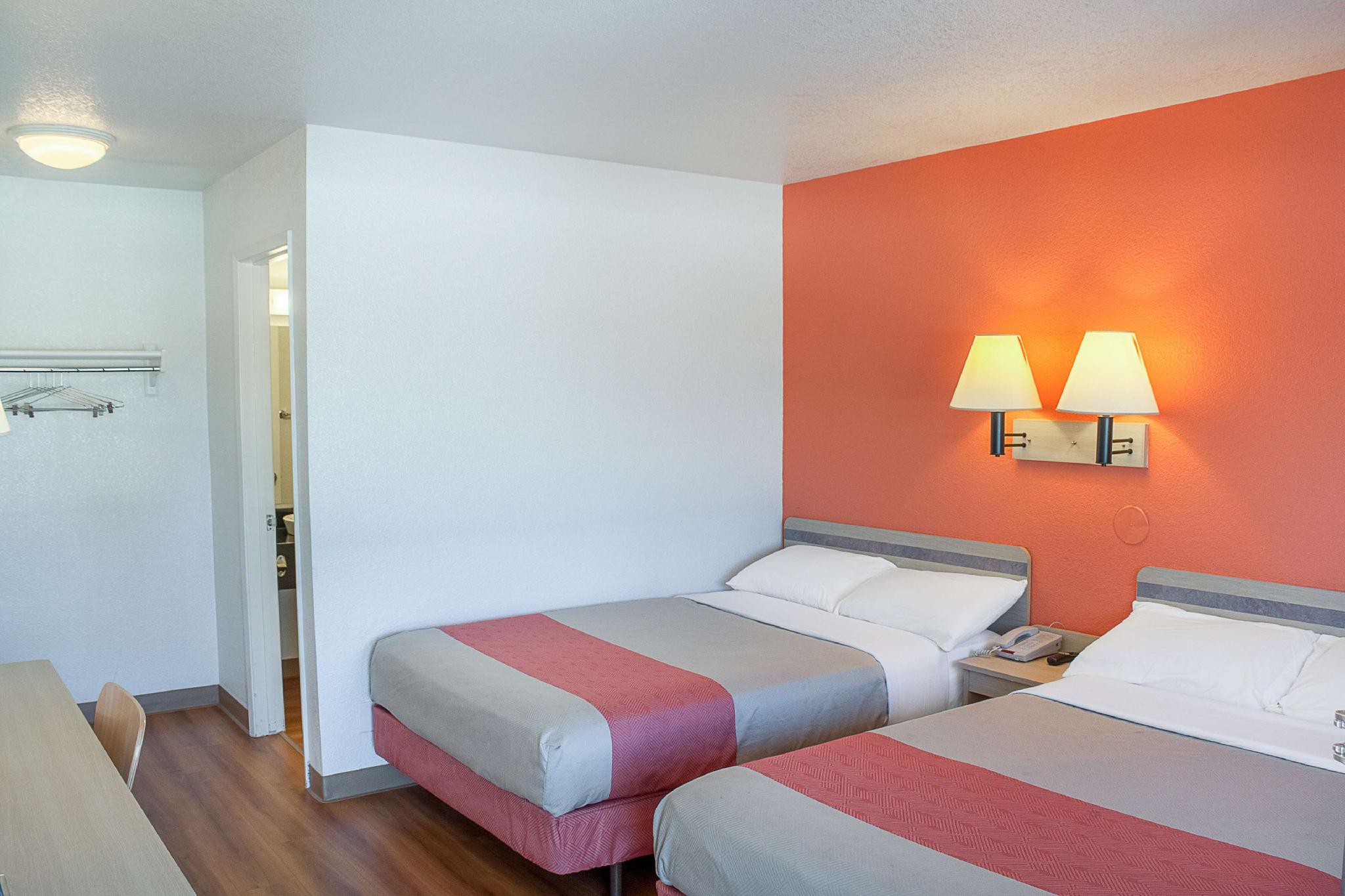 2 Full Beds - Smoking