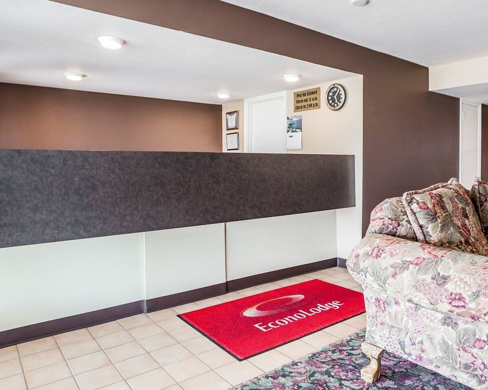 Econo Lodge Jefferson City 10/41