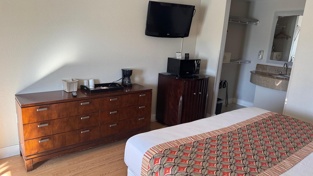 Monte Carlo Inn - Near Disney 33/50