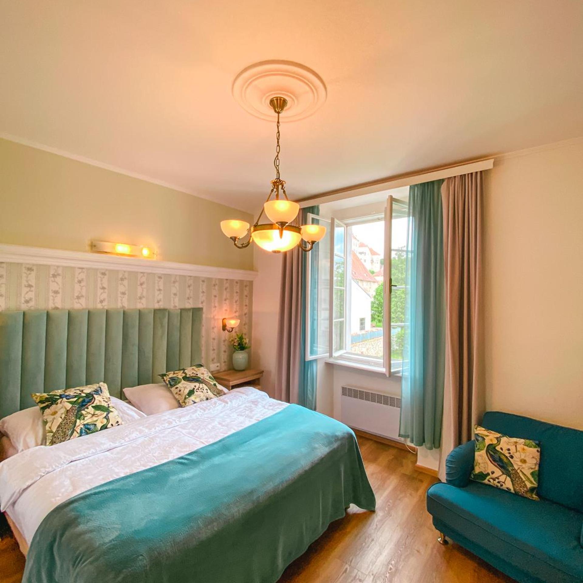 Deluxe, Suite, King Bed, Castle View